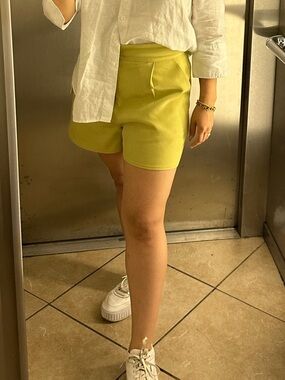 High-Waist Tailored Shorts in Lime